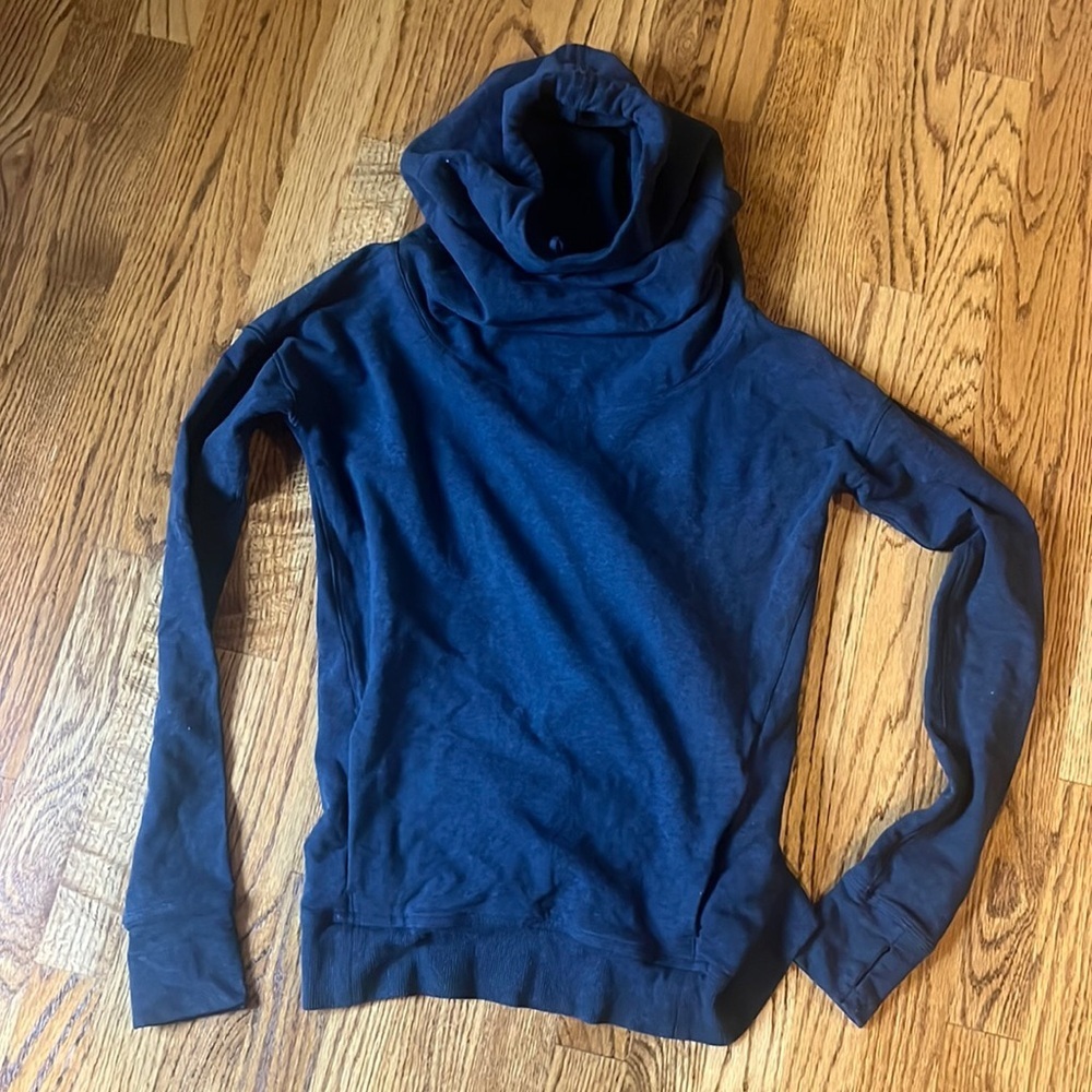 Lululemon Woman’s Sweatshirt Size 4